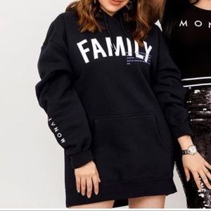 New Monat sweatshirt says family on it size medium